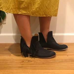 Voyager Matisse’s dark navy . Size 9